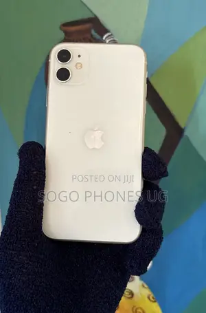 Photo - Apple iPhone 11 64 GB White