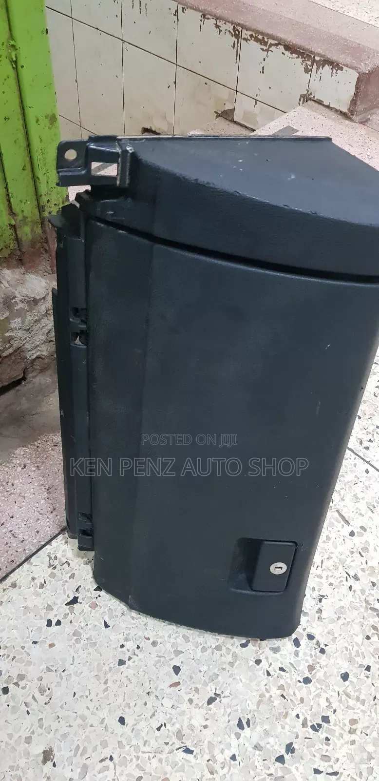 Glove Box for Harrier Kawundo
