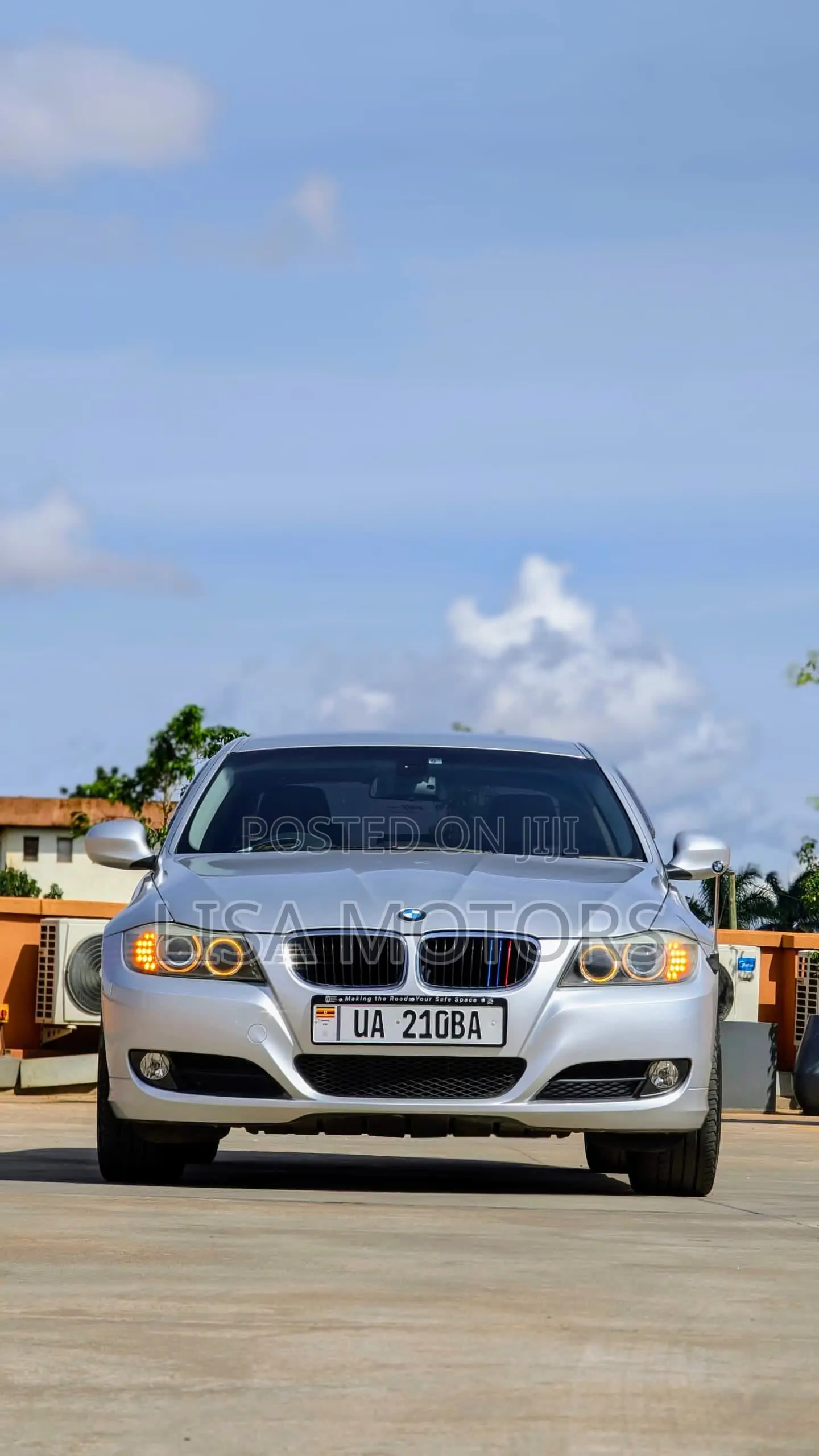 BMW 320i Sedan RWD 2012 Silver