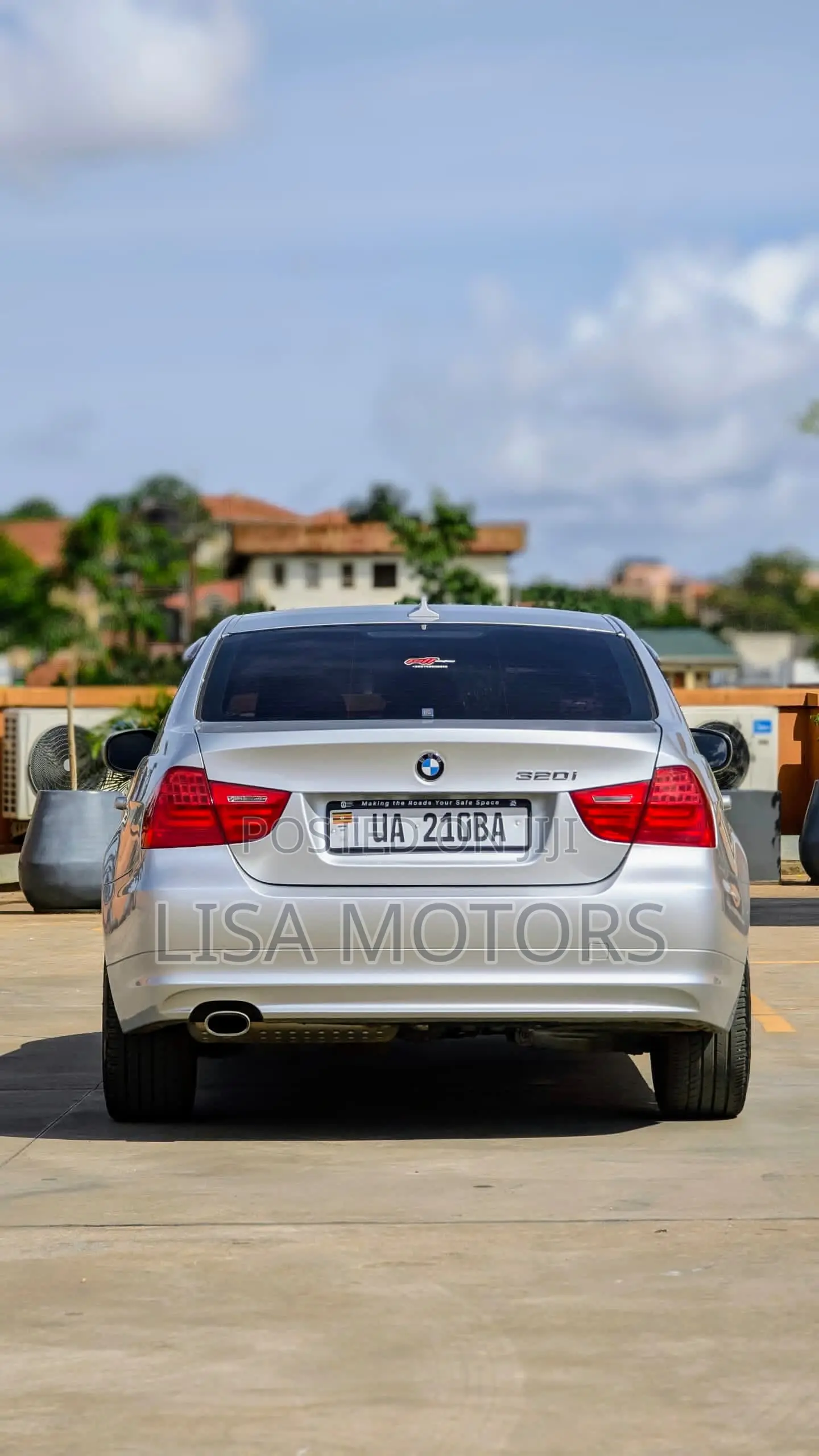 BMW 320i Sedan RWD 2012 Silver