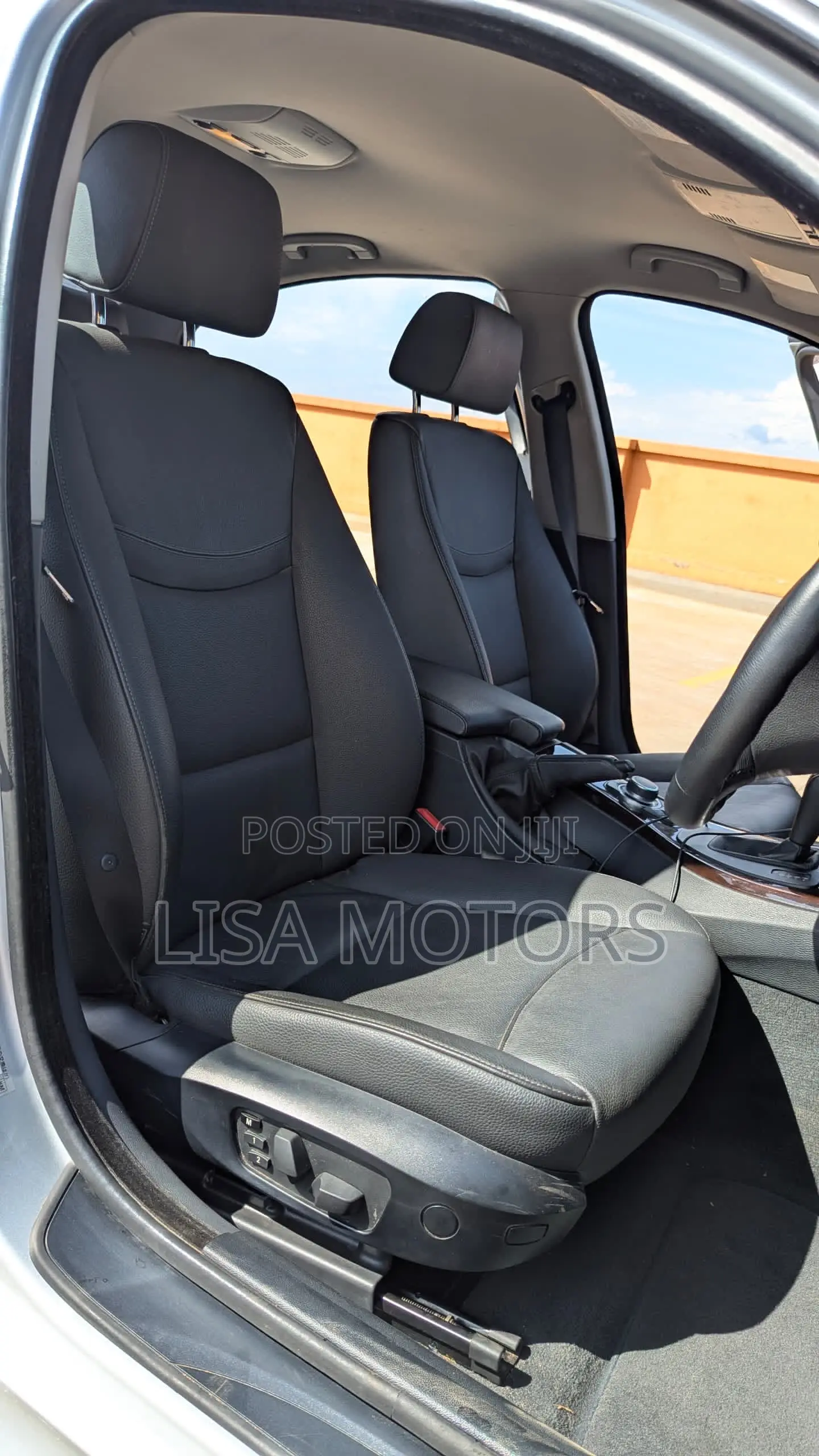 BMW 320i Sedan RWD 2012 Silver
