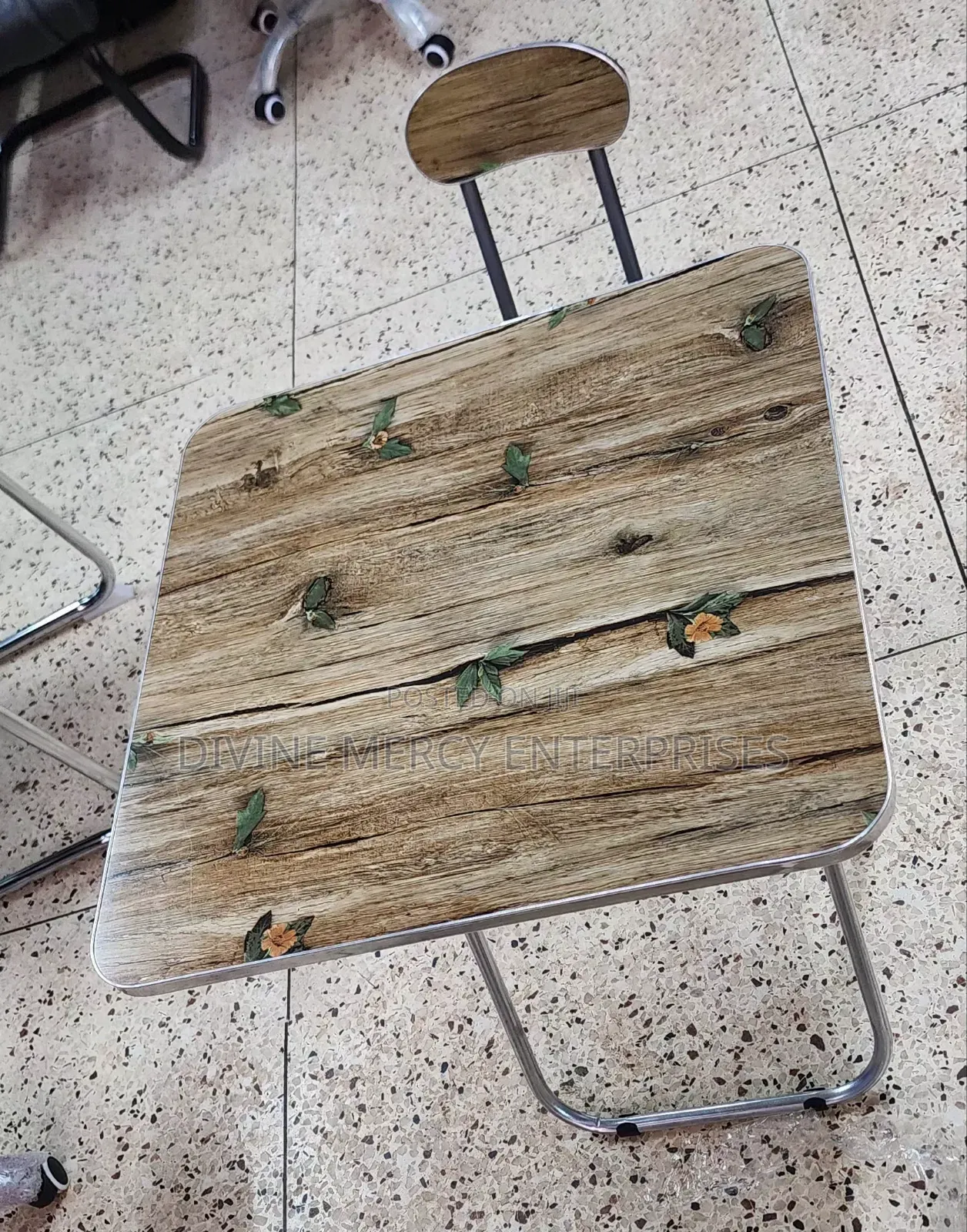 Square Reading Table And