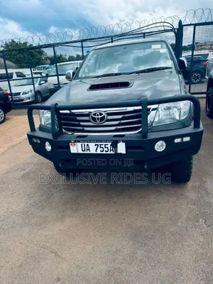 Photo - Toyota Hilux SR5 4x4 2013 Black