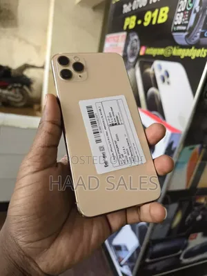 Photo - Apple iPhone 11 Pro Max 64 GB Gold