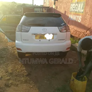 Photo - Toyota Harrier 2010 White