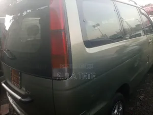 Toyota Noah 2.0 AWD (8 Seater) 2001 Green