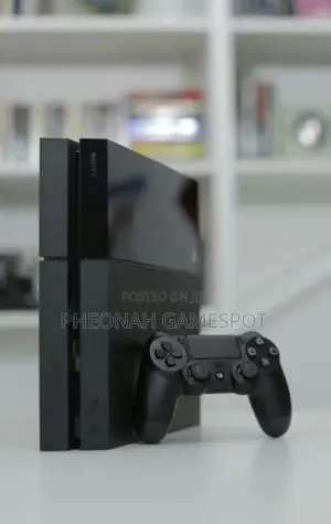 Playstation 4 Standard Console, 10 Games And 2 Controllers