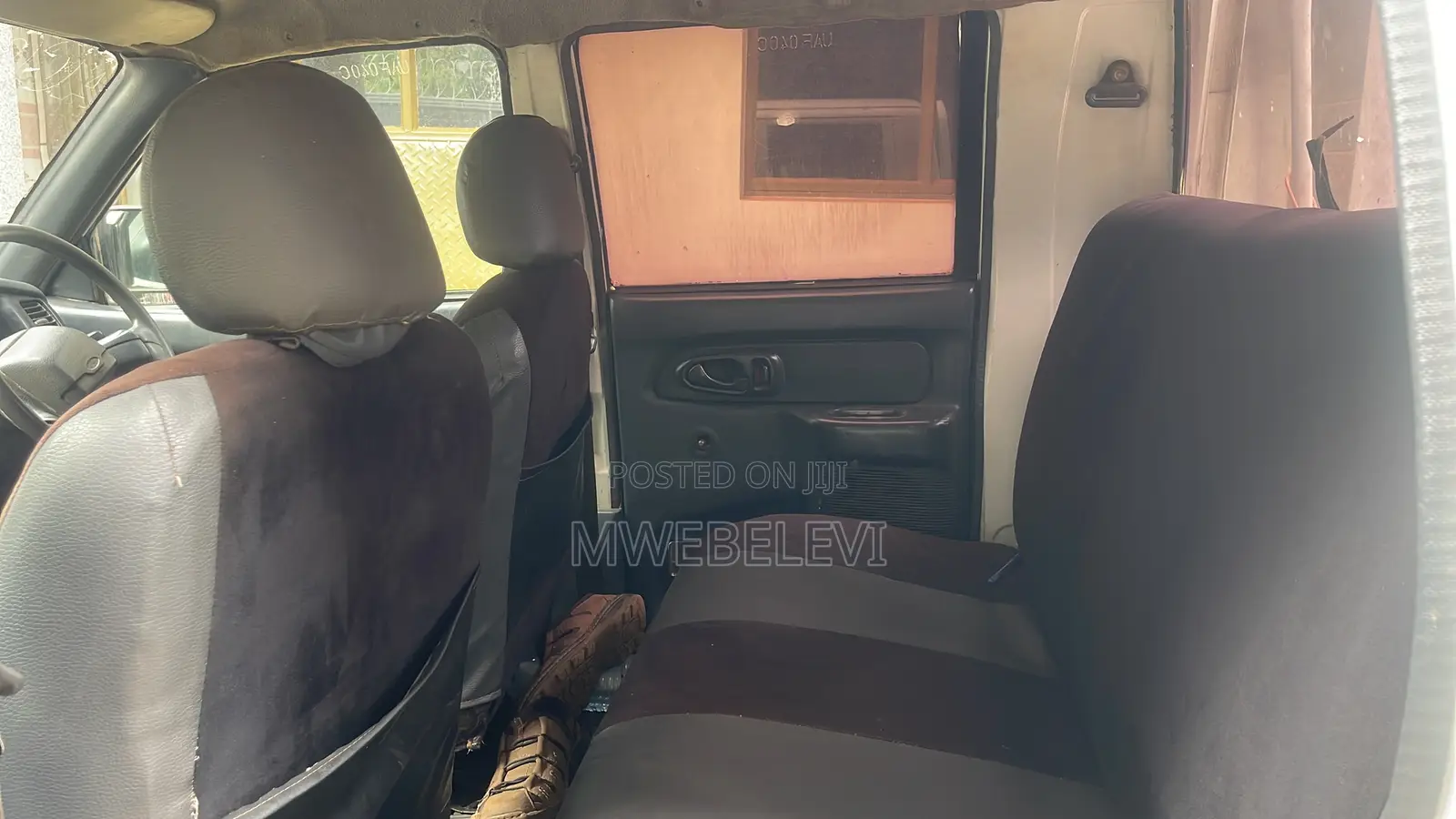 Mitsubishi L200 Double Cab 2.4 4WD 2000 White