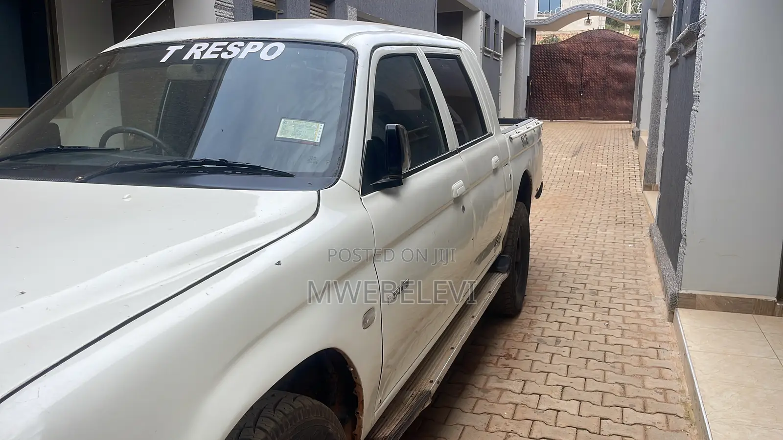 Mitsubishi L200 Double Cab 2.4 4WD 2000 White