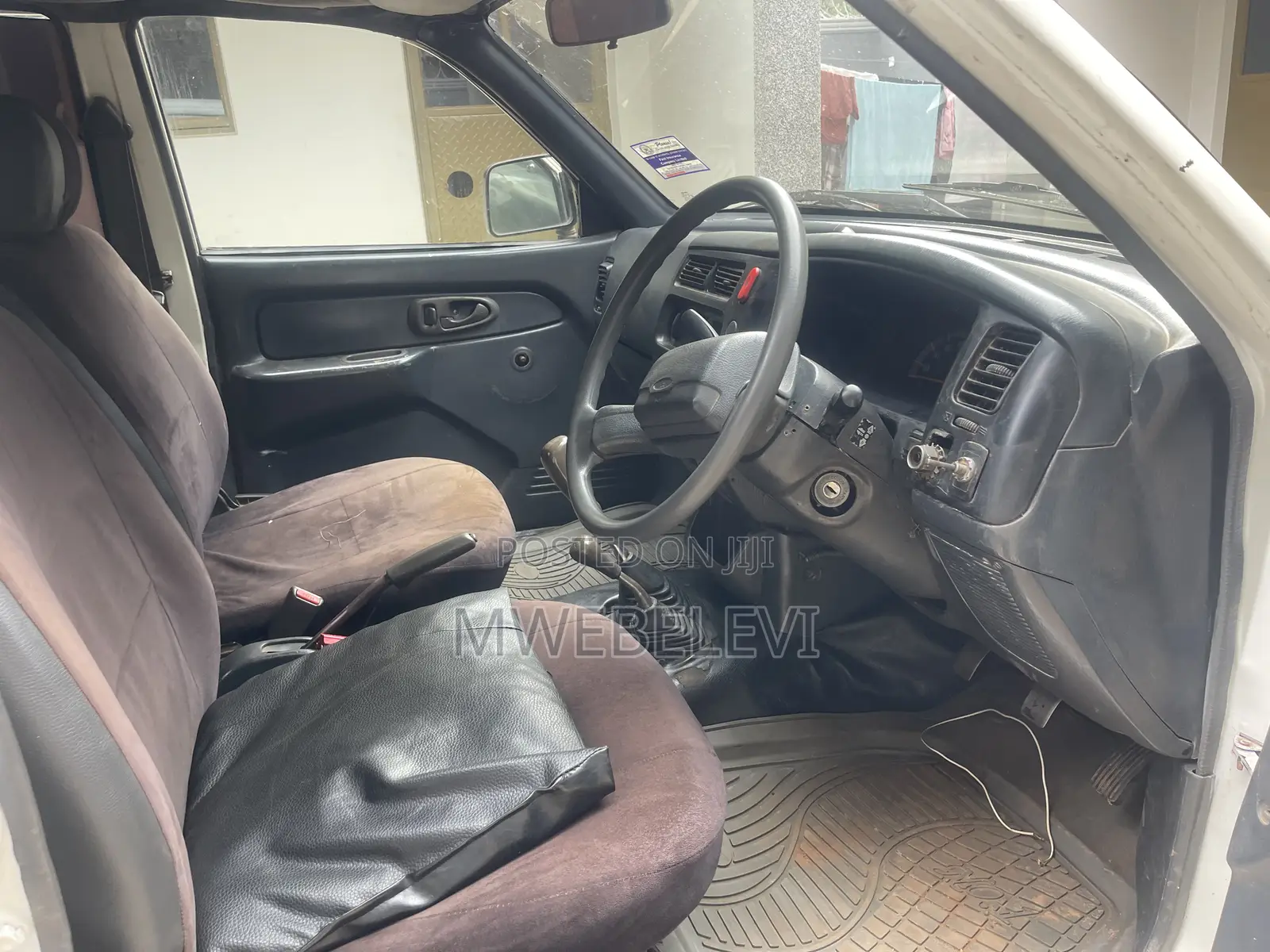 Mitsubishi L200 Double Cab 2.4 4WD 2000 White