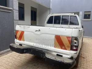 Mitsubishi L200 Double Cab 2.4 4WD 2000 White