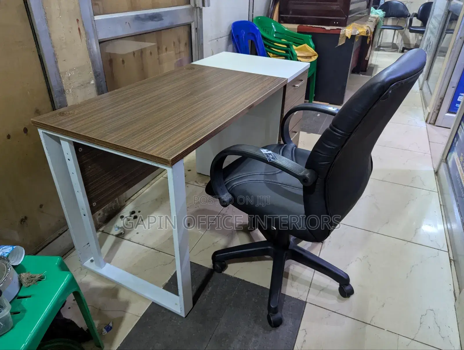 Second Hand Office Desk With Refurbished Chair