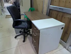 Second Hand Office Desk With Refurbished Chair