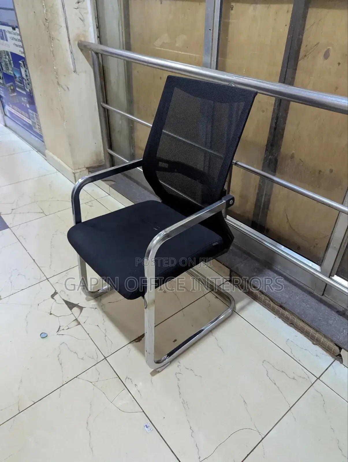 Second Hand Non Moving Chair