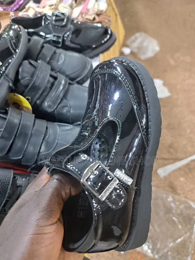 Crab Kids Shoes Original and Strong in Central Division