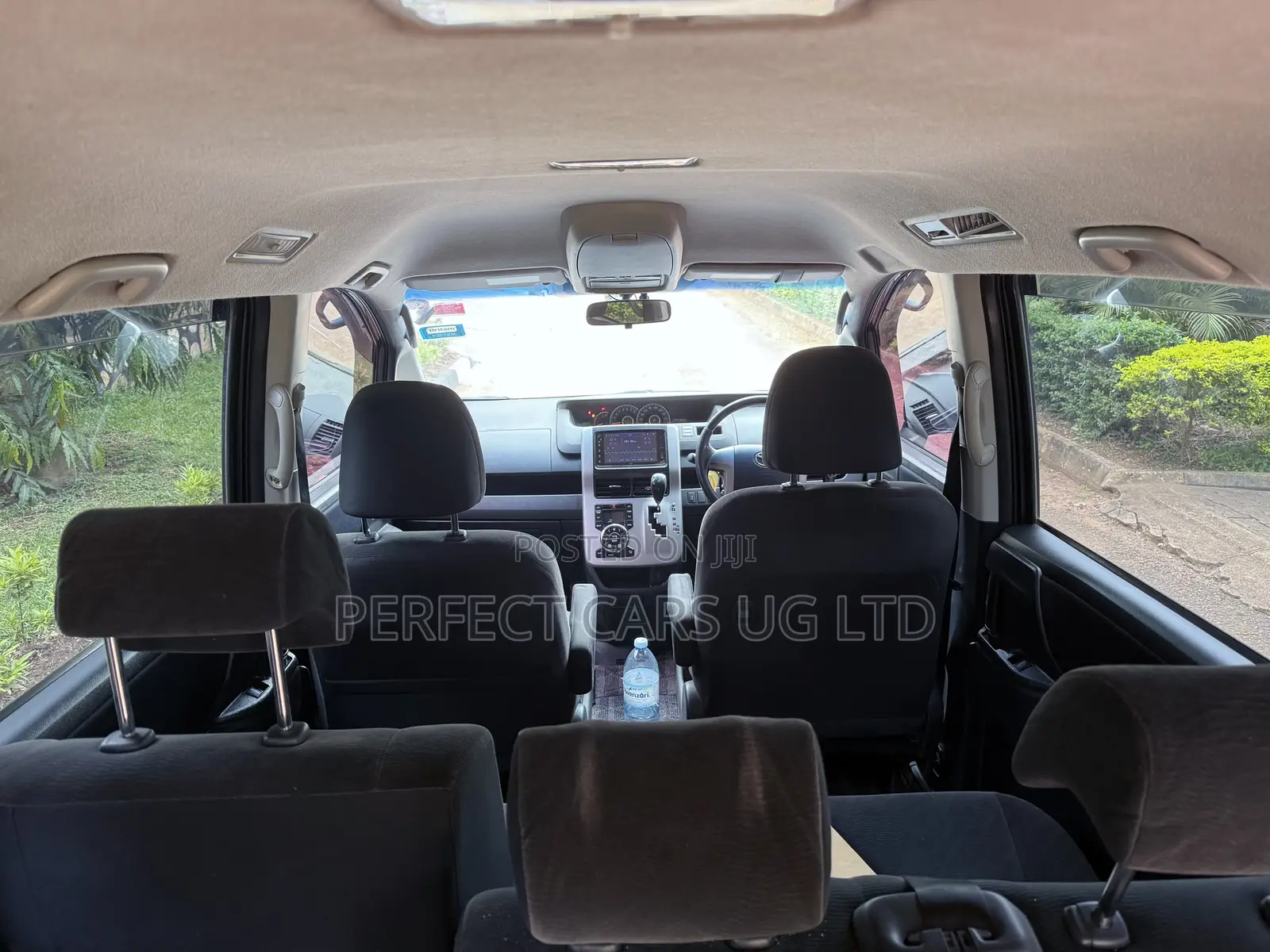 Toyota Noah 2.0 143hp AWD (8 Seater) 2011 Gray