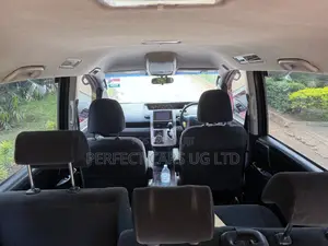 Toyota Noah 2.0 143hp AWD (8 Seater) 2011 Gray