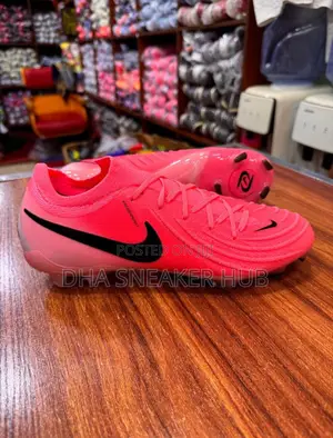Soccer Boots/Football Boots Nike Pink and Black