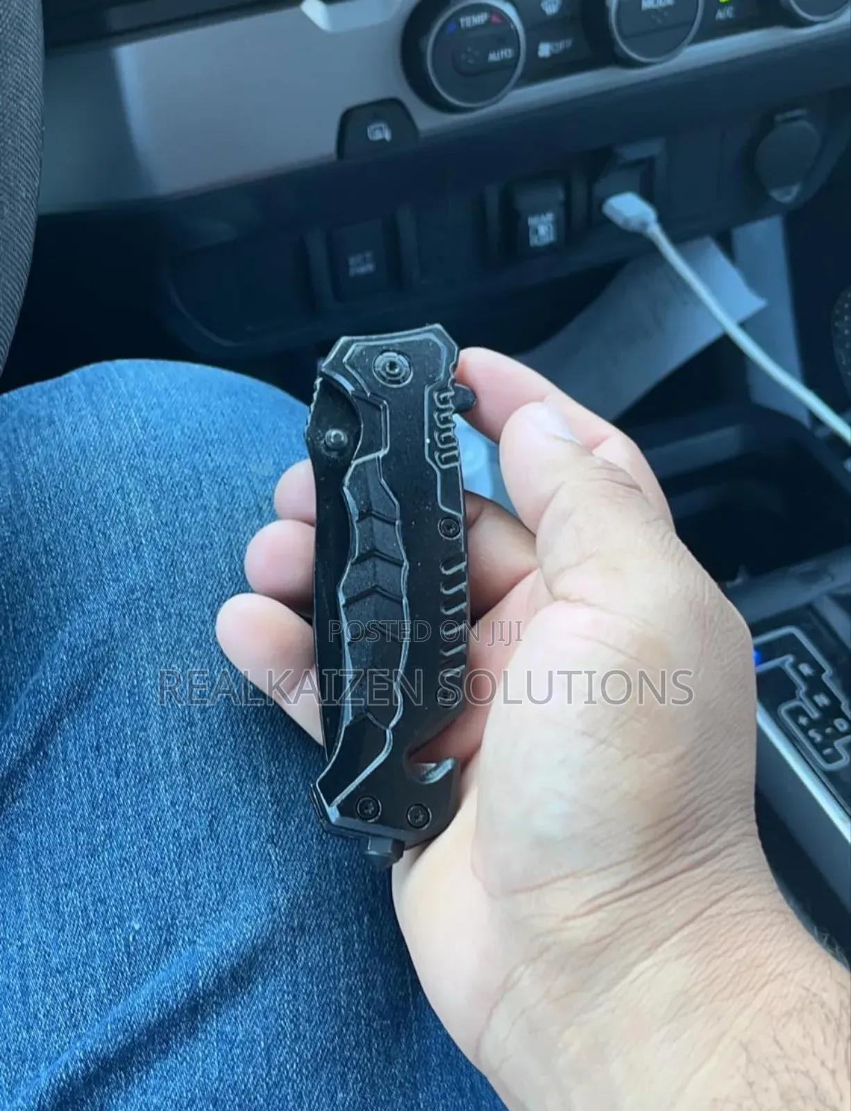 Outdoor Folding Knife With Emergency Glass Breaker| Cutter