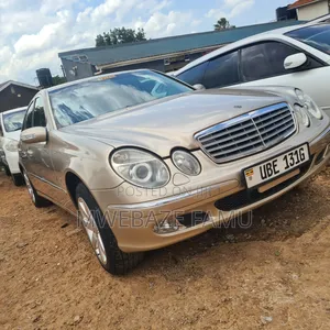 Photo - Mercedes-Benz E240 2007 Gold
