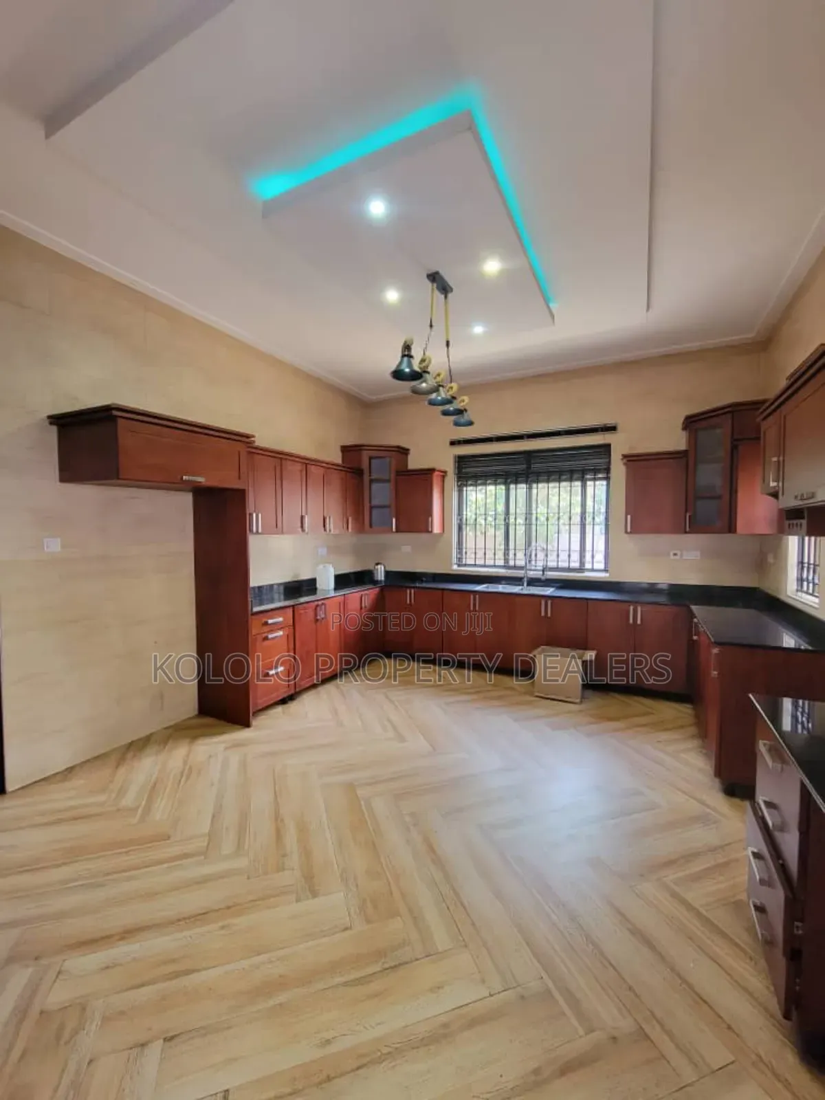 5bdrm Mansion in Bunga, Central Division for sale