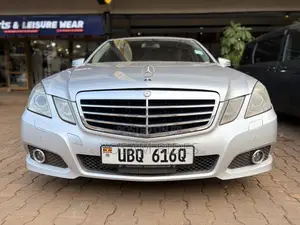 Photo - Mercedes-Benz E300 2011 Silver