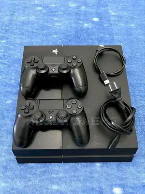 Playstation 4 Ps4. 10 Games and 2 Controllers