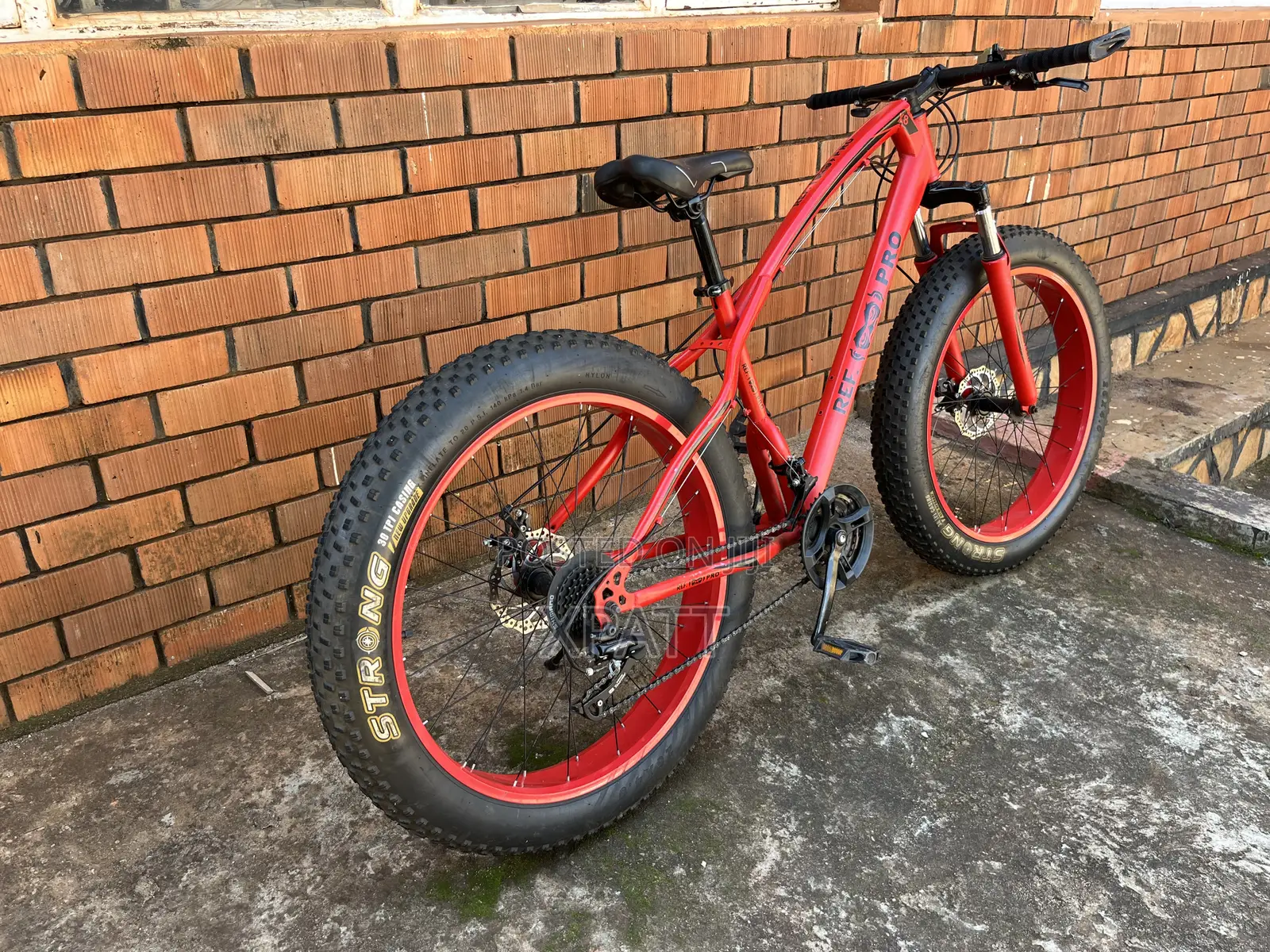 Sports Bike With Big Tyre