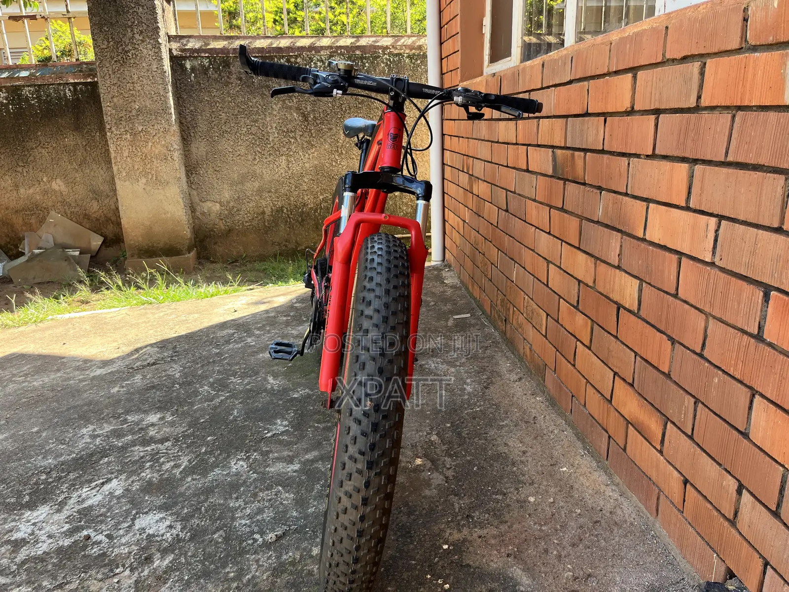 Sports Bike With Big Tyre