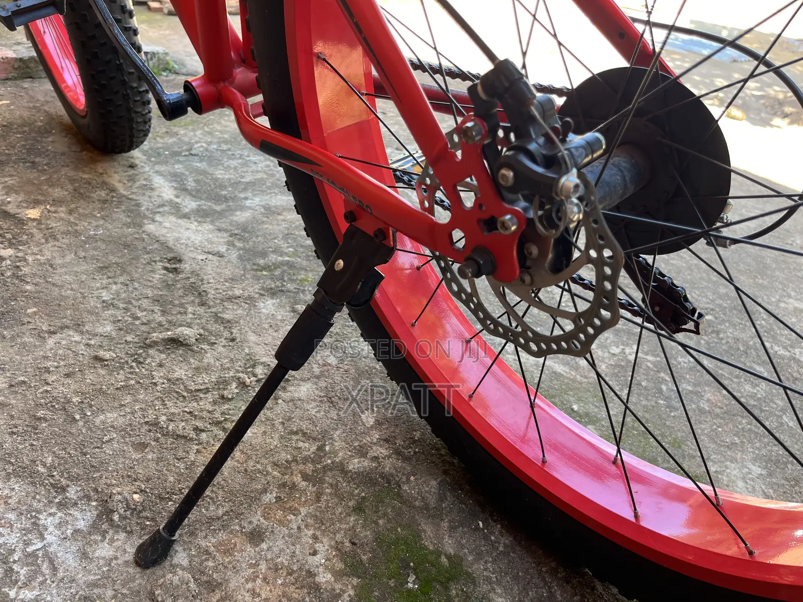 Sports Bike With Big Tyre
