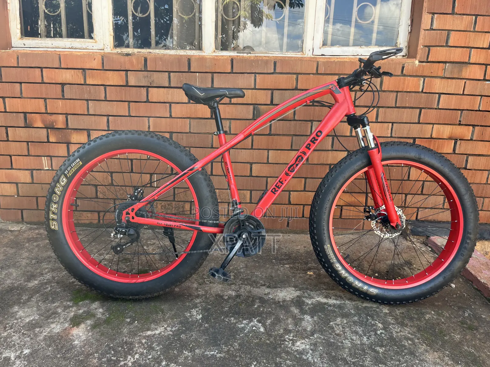 Sports Bike With Big Tyre