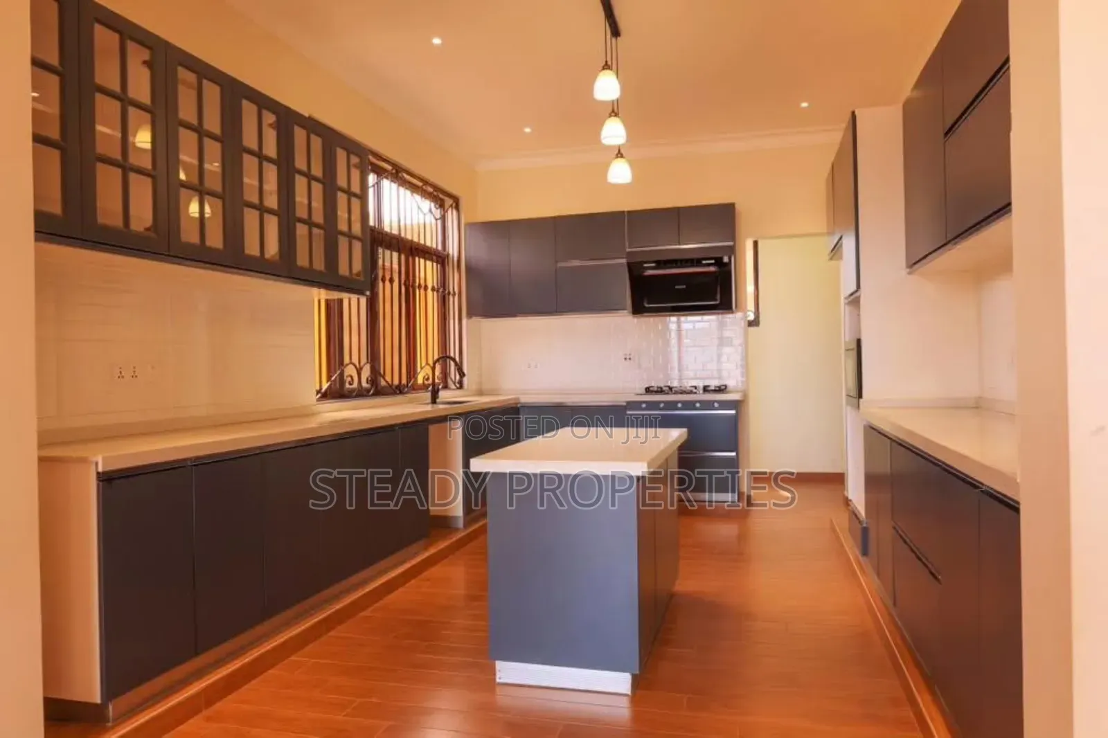 5bdrm Mansion in Munyonyo, Central Division for rent