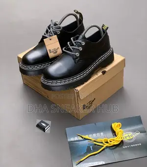 Dr Martens Small Sole With Mixed Laces