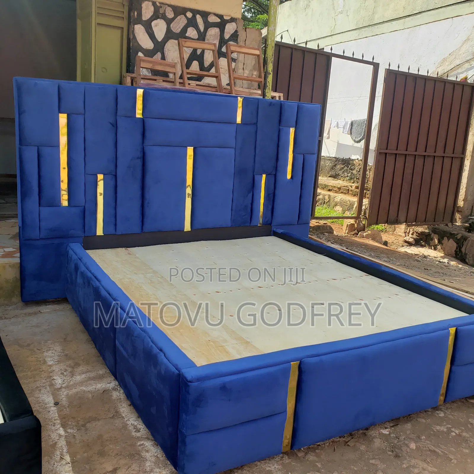 Gold Design 5x6 Bed Quick Sale