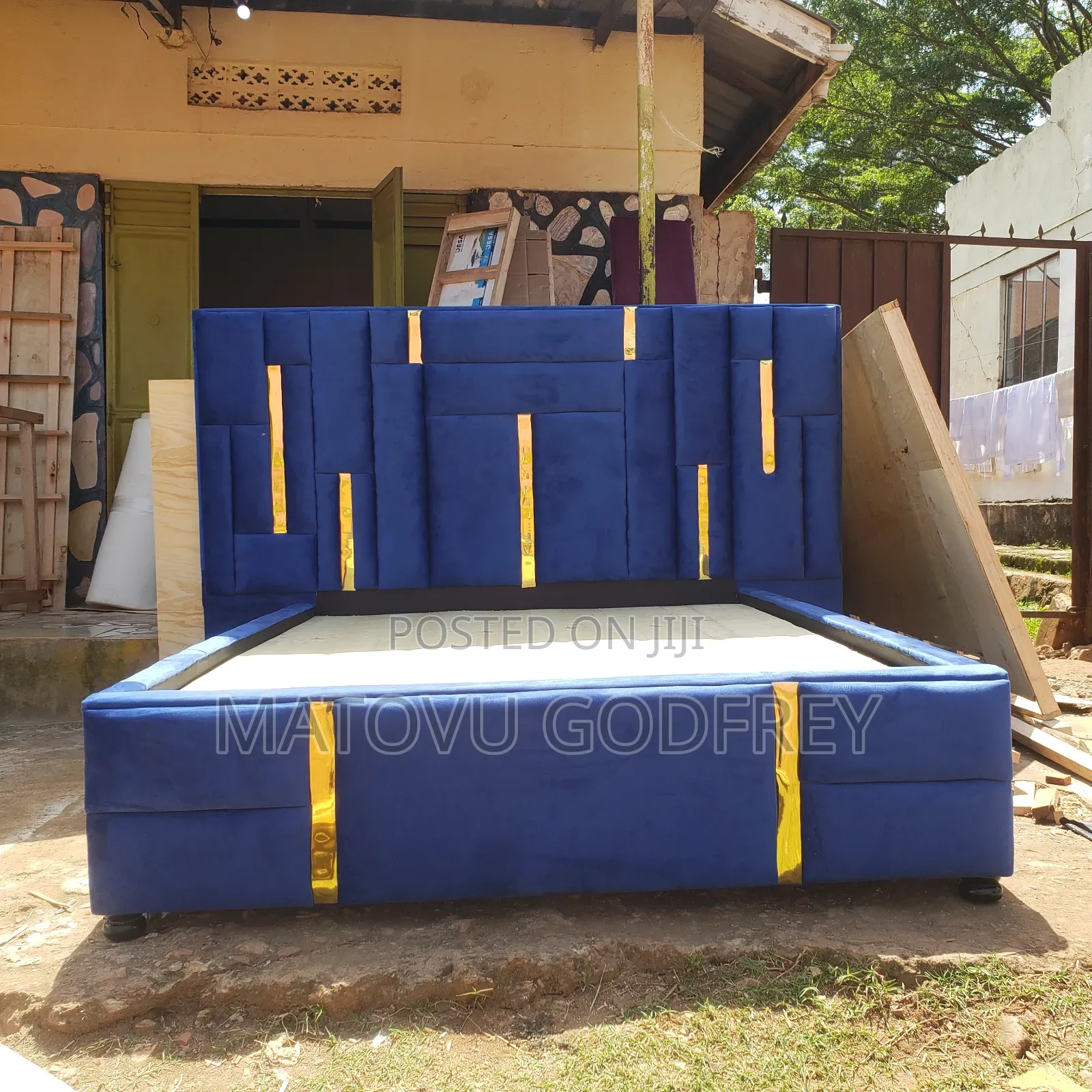 Gold Design 5x6 Bed Quick Sale