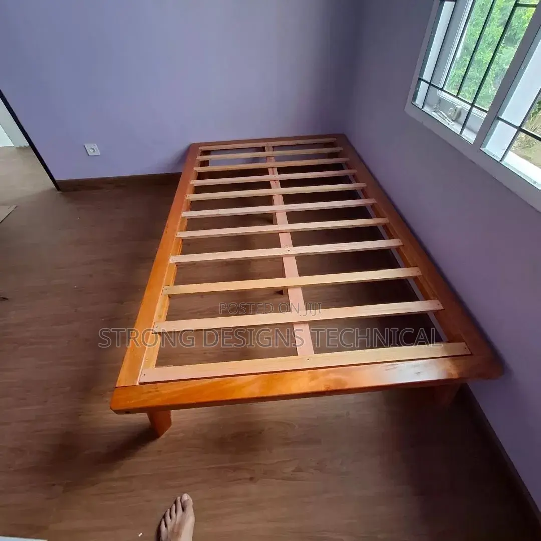 4* 6 Ft Wooden Bed. (34 Cm Height).
