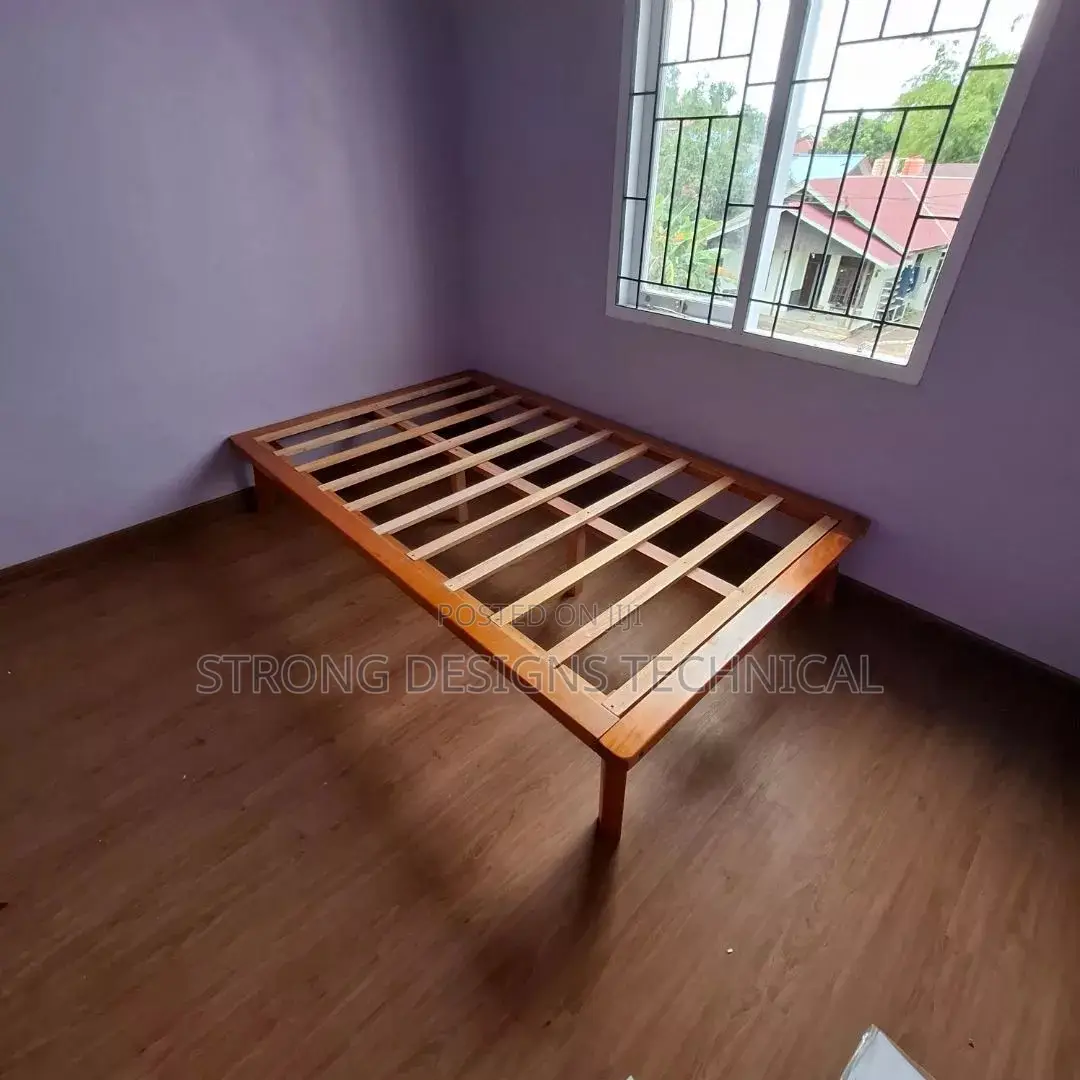 4* 6 Ft Wooden Bed. (34 Cm Height).