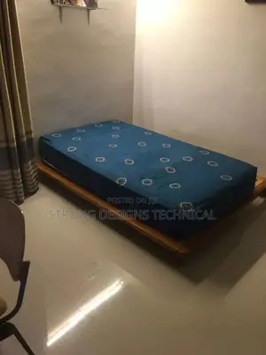5 by 6 Ft 17cm Height Queen Size Bed.