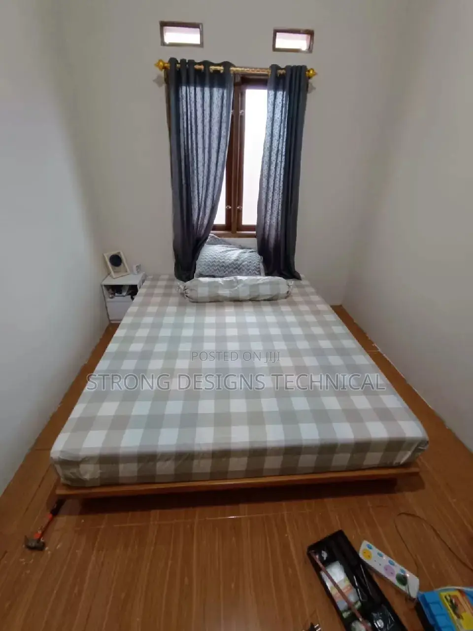 5 by 6 Ft 17cm Height Queen Size Bed.