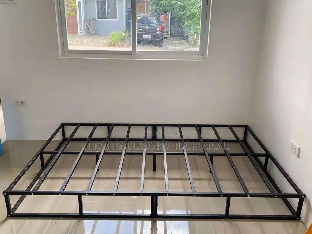 5 X 6 Ft Metal Queen Size Bed.