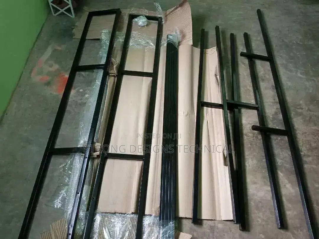 5 X 6 Ft Metal Queen Size Bed.