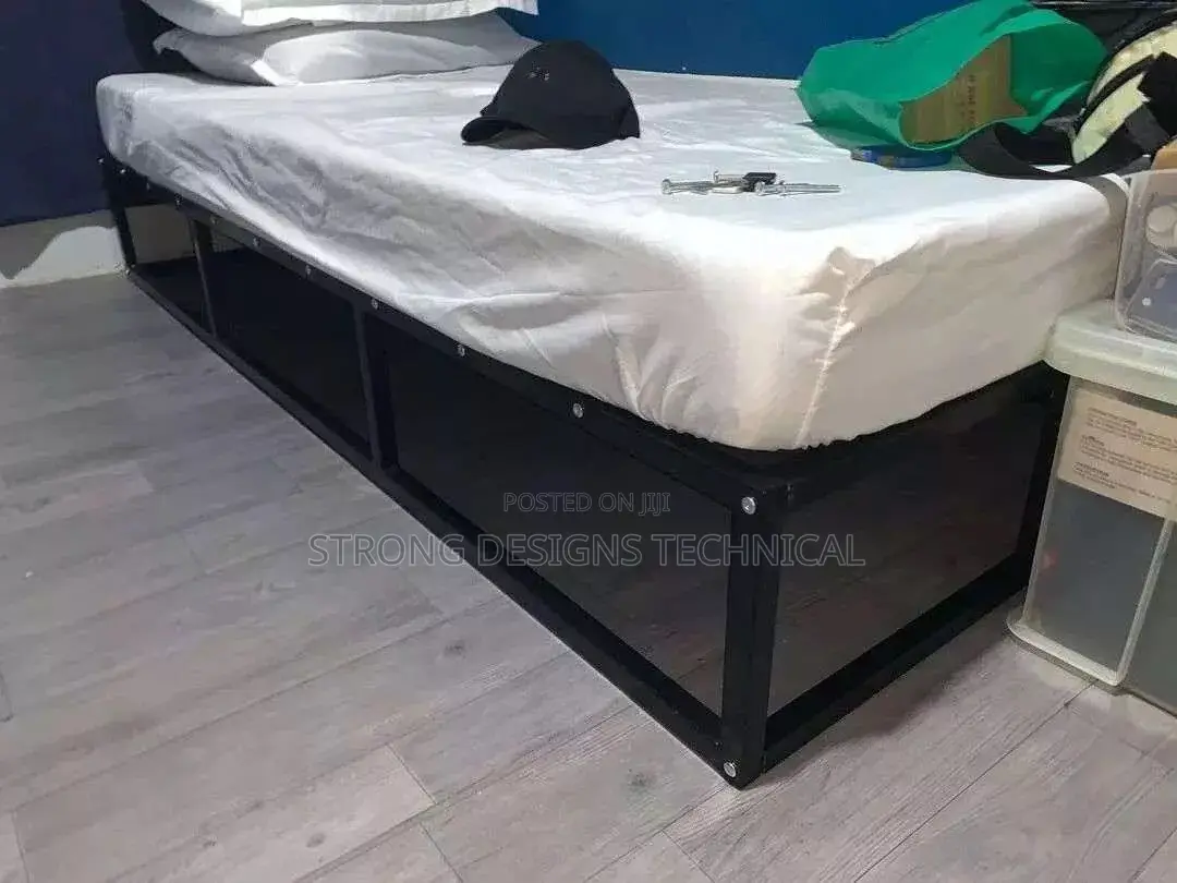 5 X 6 Ft Metal Queen Size Bed.
