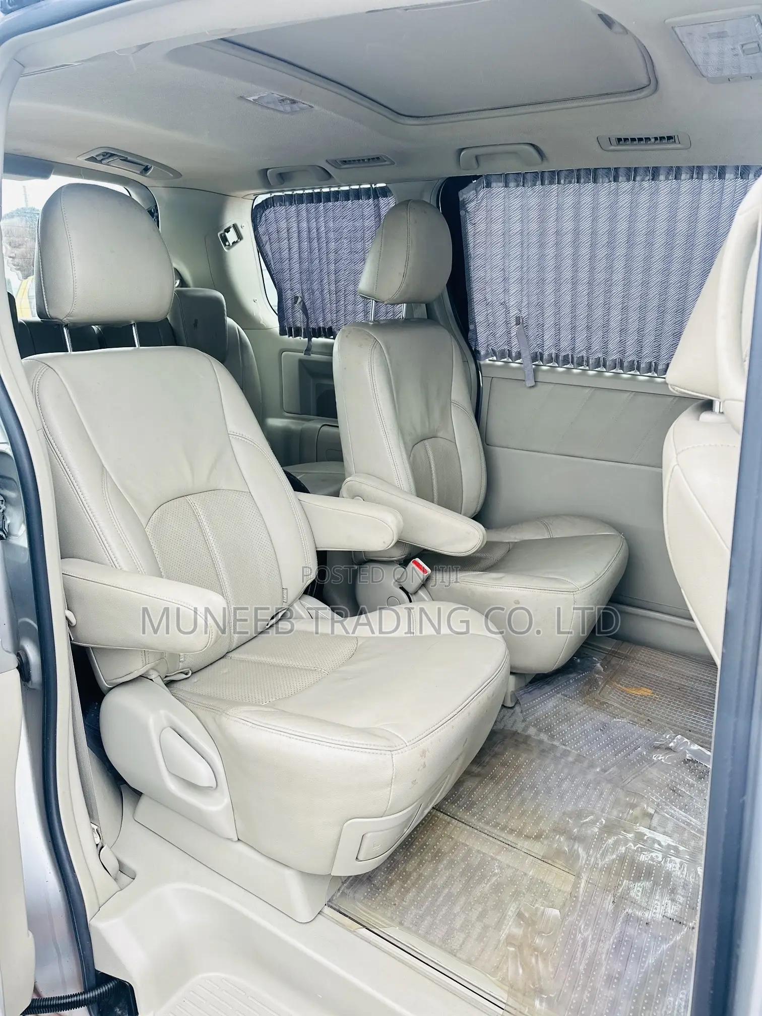 Toyota Noah 2.0 143hp AWD (7 Seater) 2013 Silver