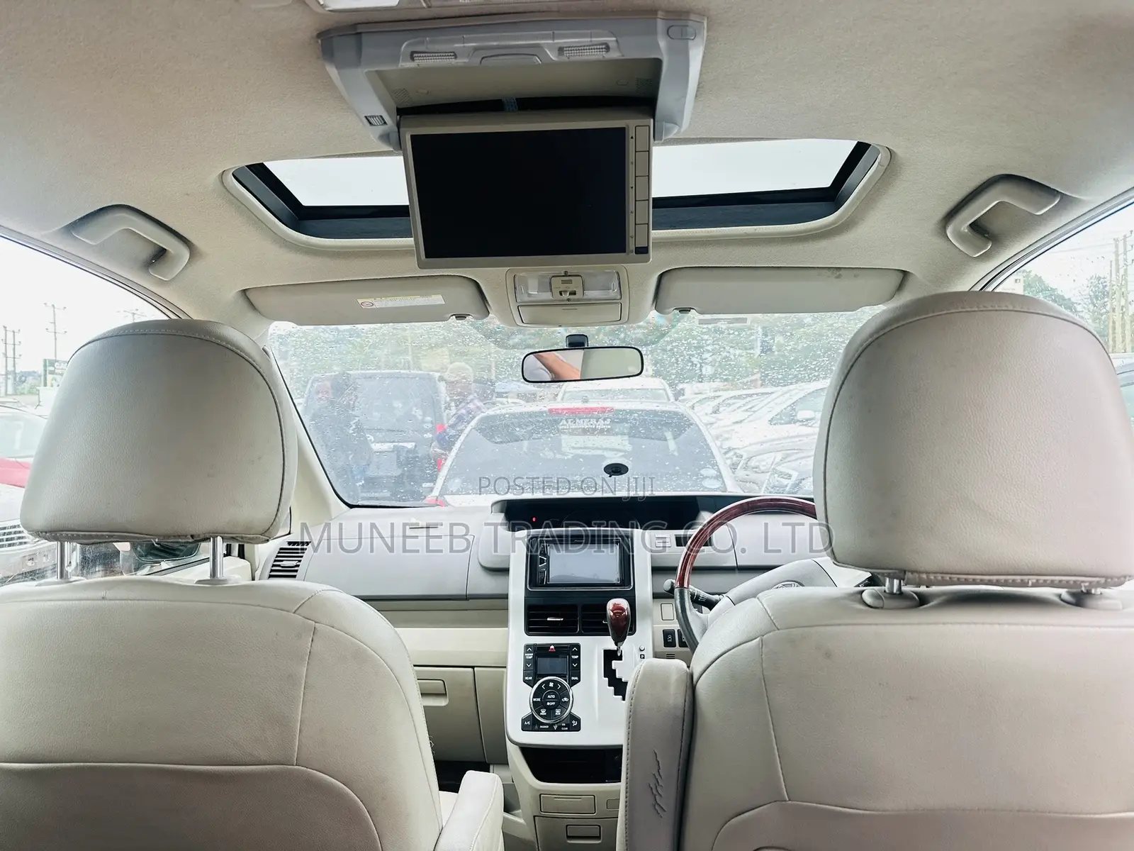 Toyota Noah 2.0 143hp AWD (7 Seater) 2013 Silver