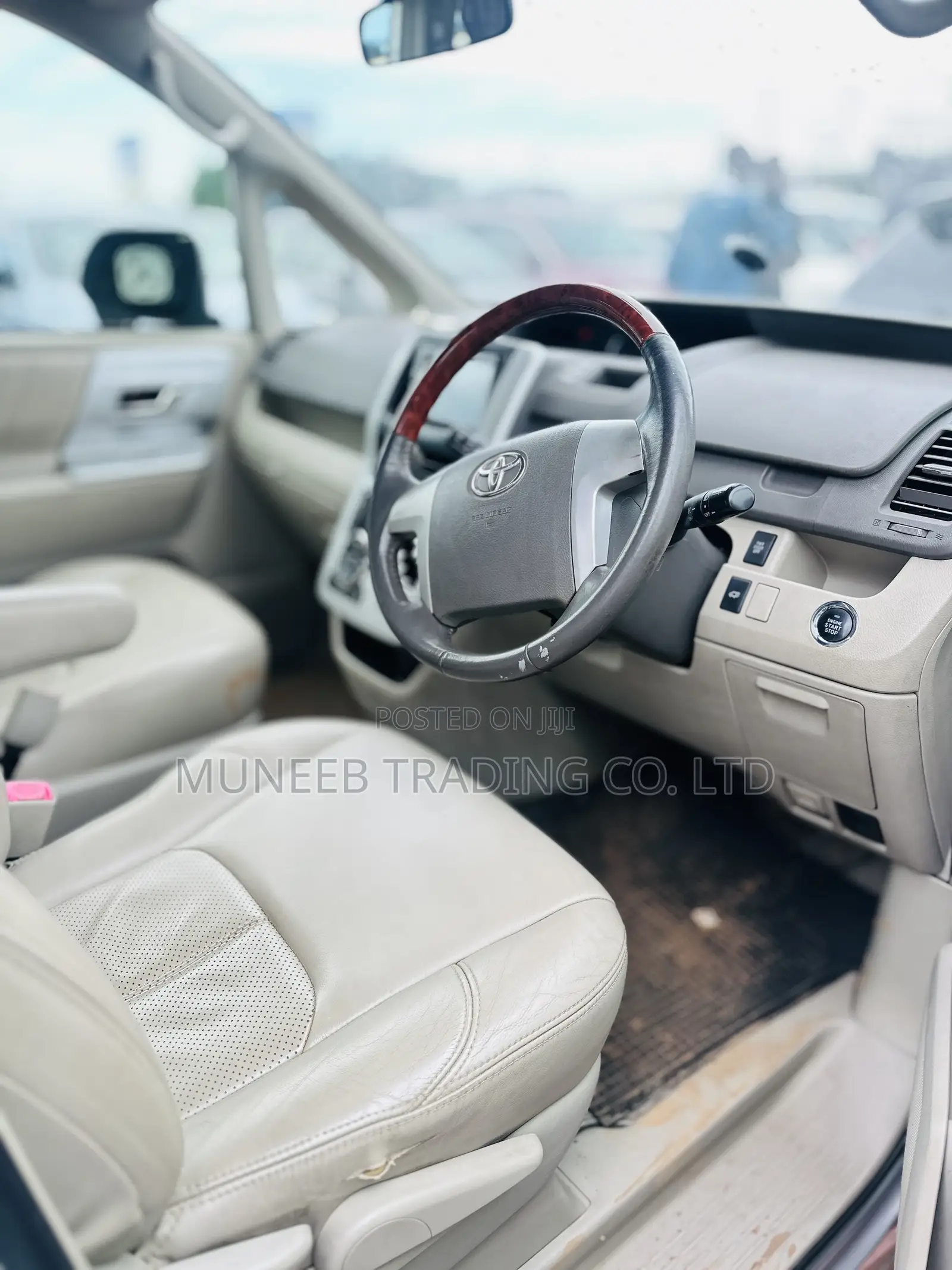 Toyota Noah 2.0 143hp AWD (7 Seater) 2013 Silver