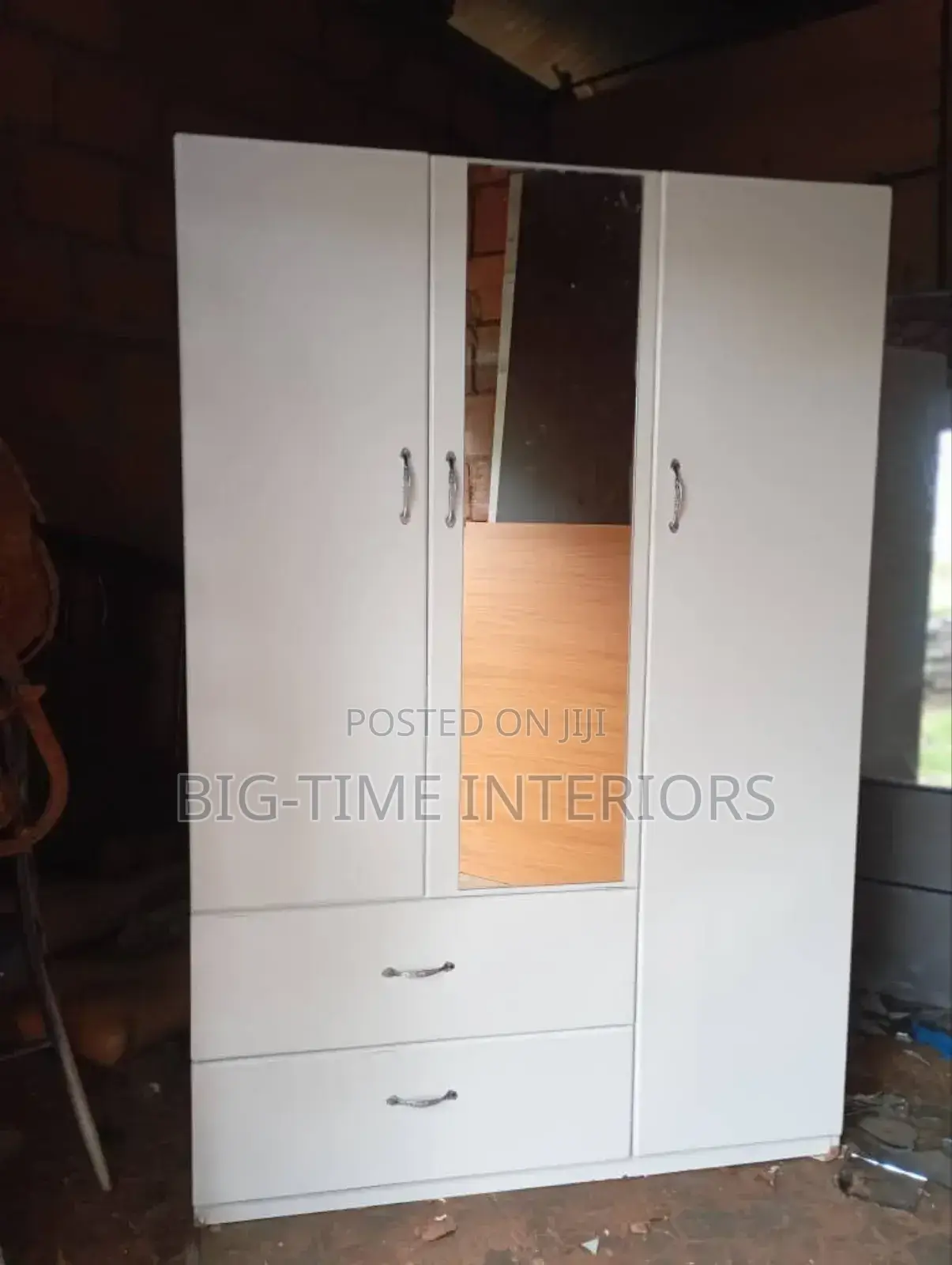 White 4*6feet Wardrobe With a Mirror