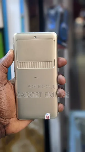 Photo - New Kyocera Basio 3 KYV43 32 GB Gold