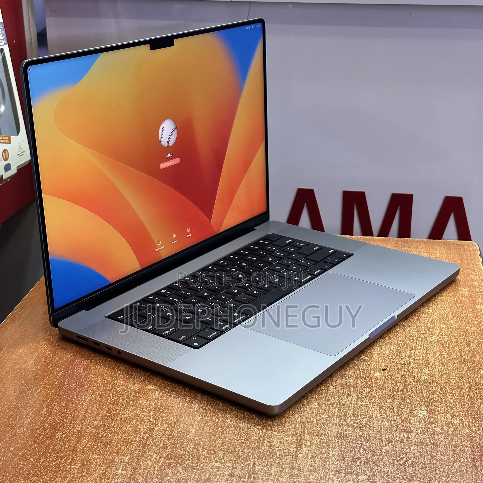 Laptop Apple MacBook Pro 2021 M1 16GB Apple M1 Pro SSD 512GB