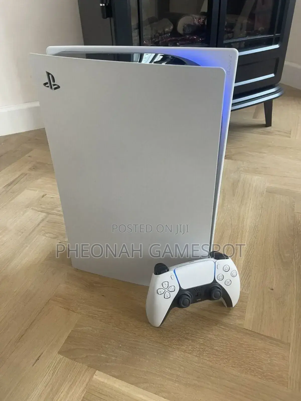 Playstation 5 Standard (Ps5) With a Controller and 3 Games
