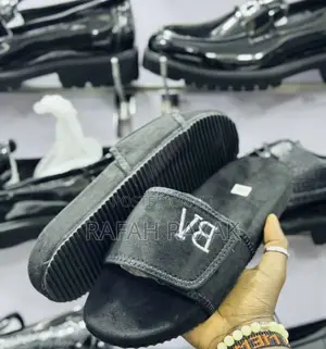 Classic Black Suede Bottega Veneta Flip Flop Push in Sandals